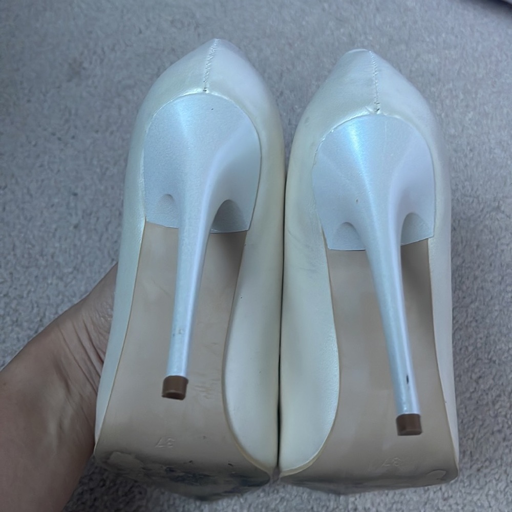 🛍️SALE🛍️ Pearl Color Pointed Toe Heels - Picture 6 of 7